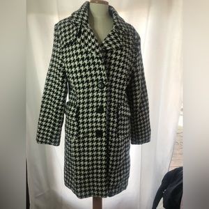 EUC Last Kiss houndstooth pattern Coat L